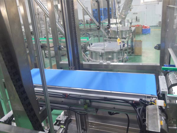 冠鴻智能灌裝生產(chǎn)線為博凱汽車用品實現(xiàn)智能化生產(chǎn)